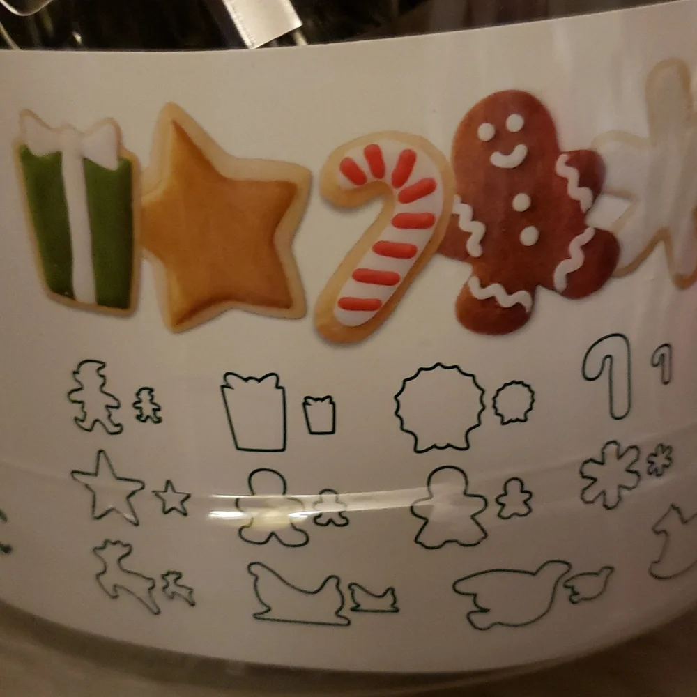 Mini metal Christmas cookie Cutters (40 count) - Picture 3 of 4